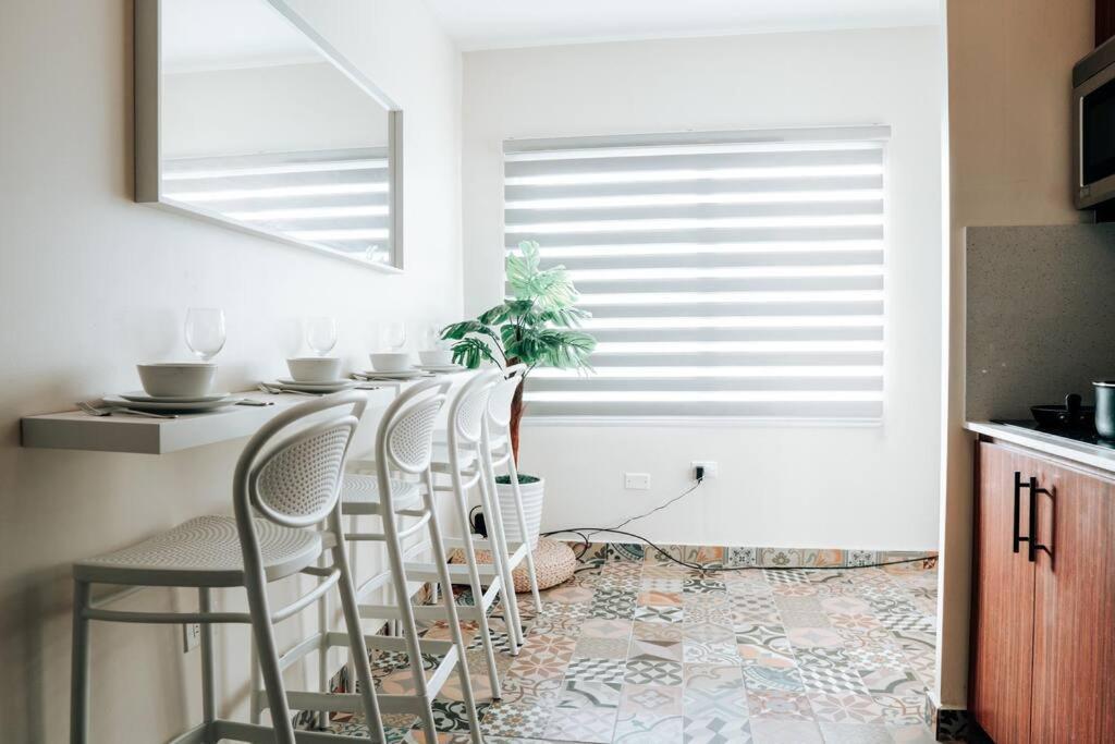 Comfy & Bright Apt @ Calle Loiza - Walk To Beach / Calle Loiza Abajo -N Appartement San Juan Buitenkant foto