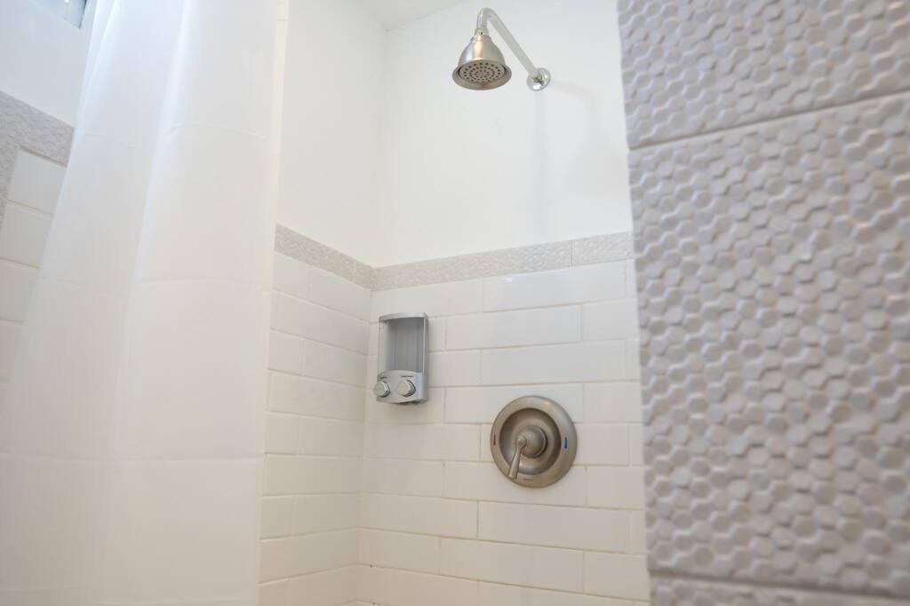 Comfy & Bright Apt @ Calle Loiza - Walk To Beach / Calle Loiza Abajo -N Appartement San Juan Buitenkant foto