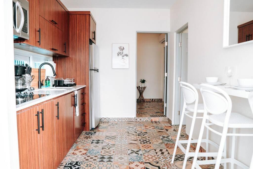 Comfy & Bright Apt @ Calle Loiza - Walk To Beach / Calle Loiza Abajo -N Appartement San Juan Buitenkant foto